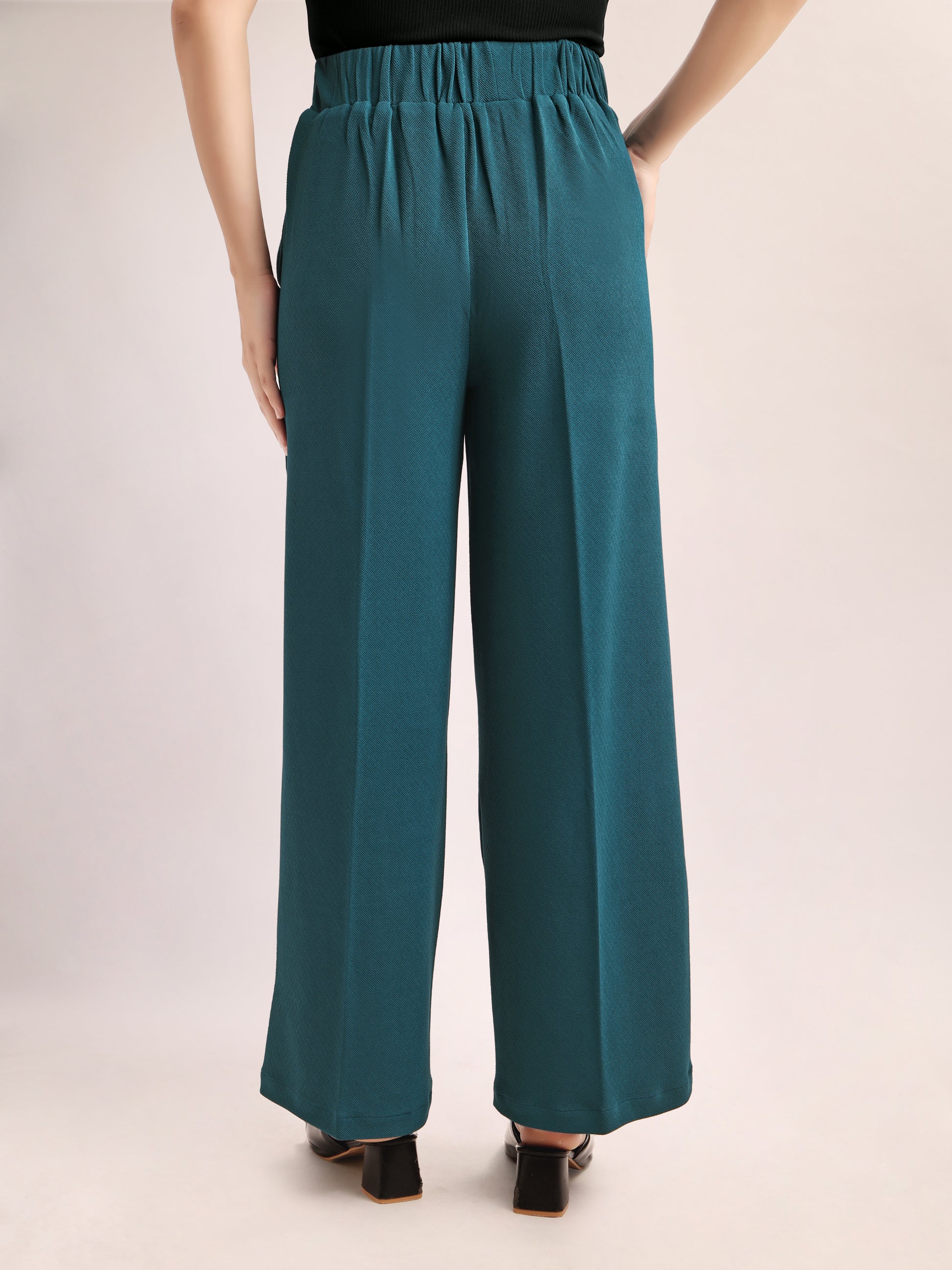 Relaxed Straight High Rise Solid Regular Trouser