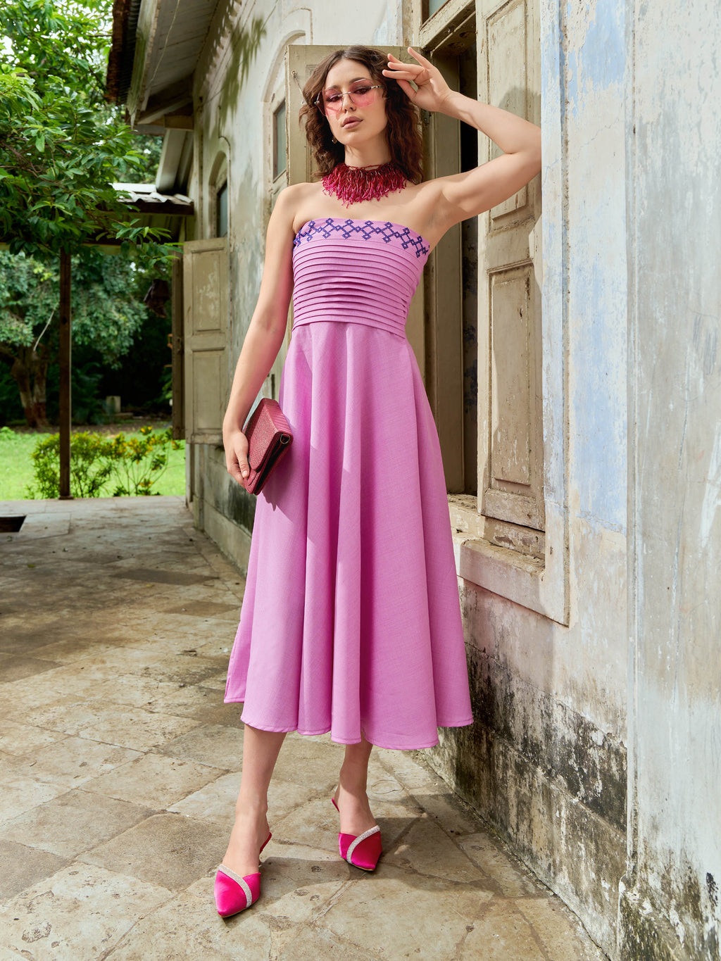 Midi Length Sleeveless Embroidary Dress