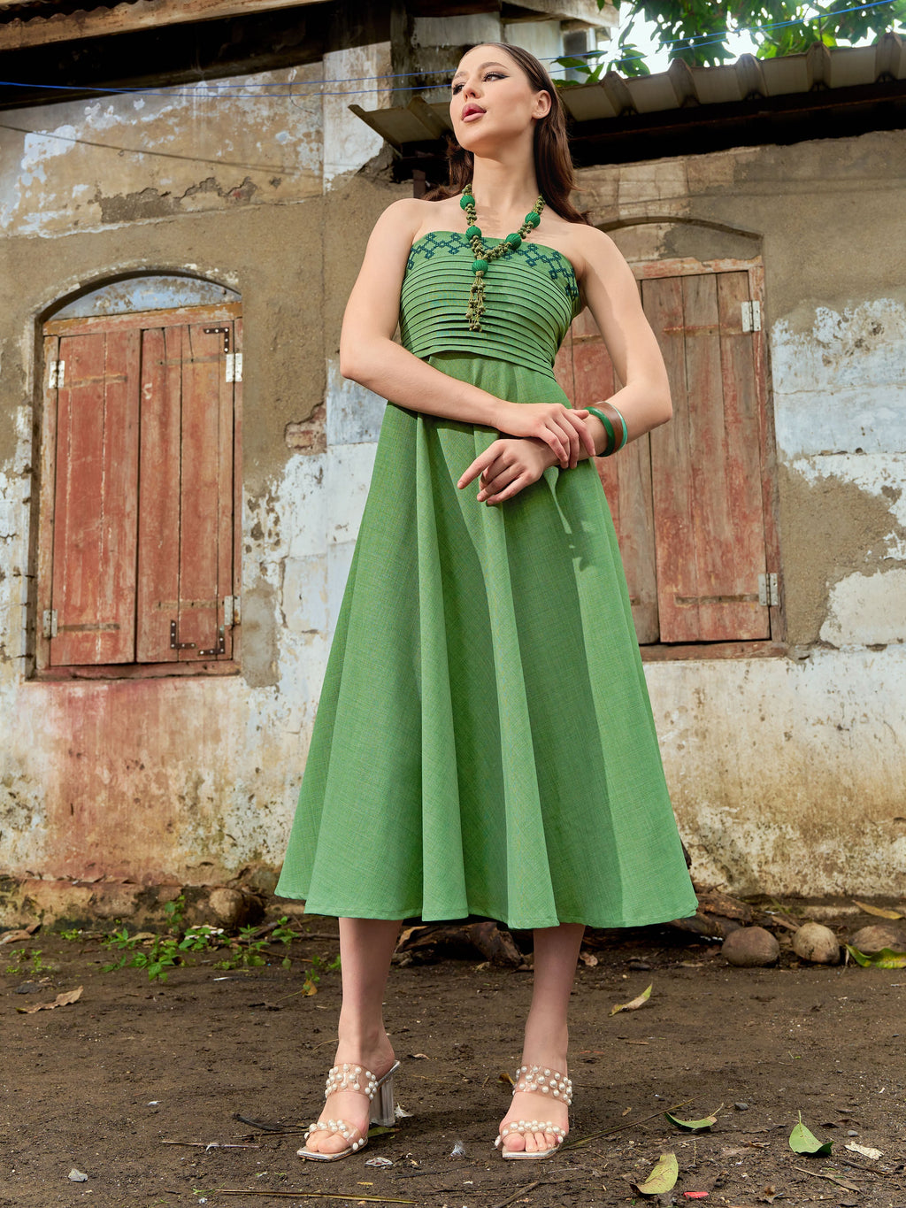 Midi Length Sleeveless Embroidary Dress