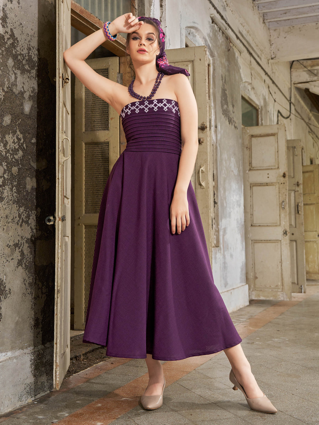 Midi Length Sleeveless Embroidary Dress