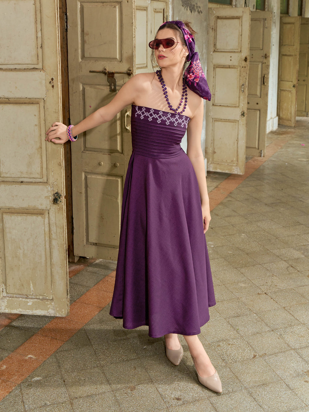 Midi Length Sleeveless Embroidary Dress