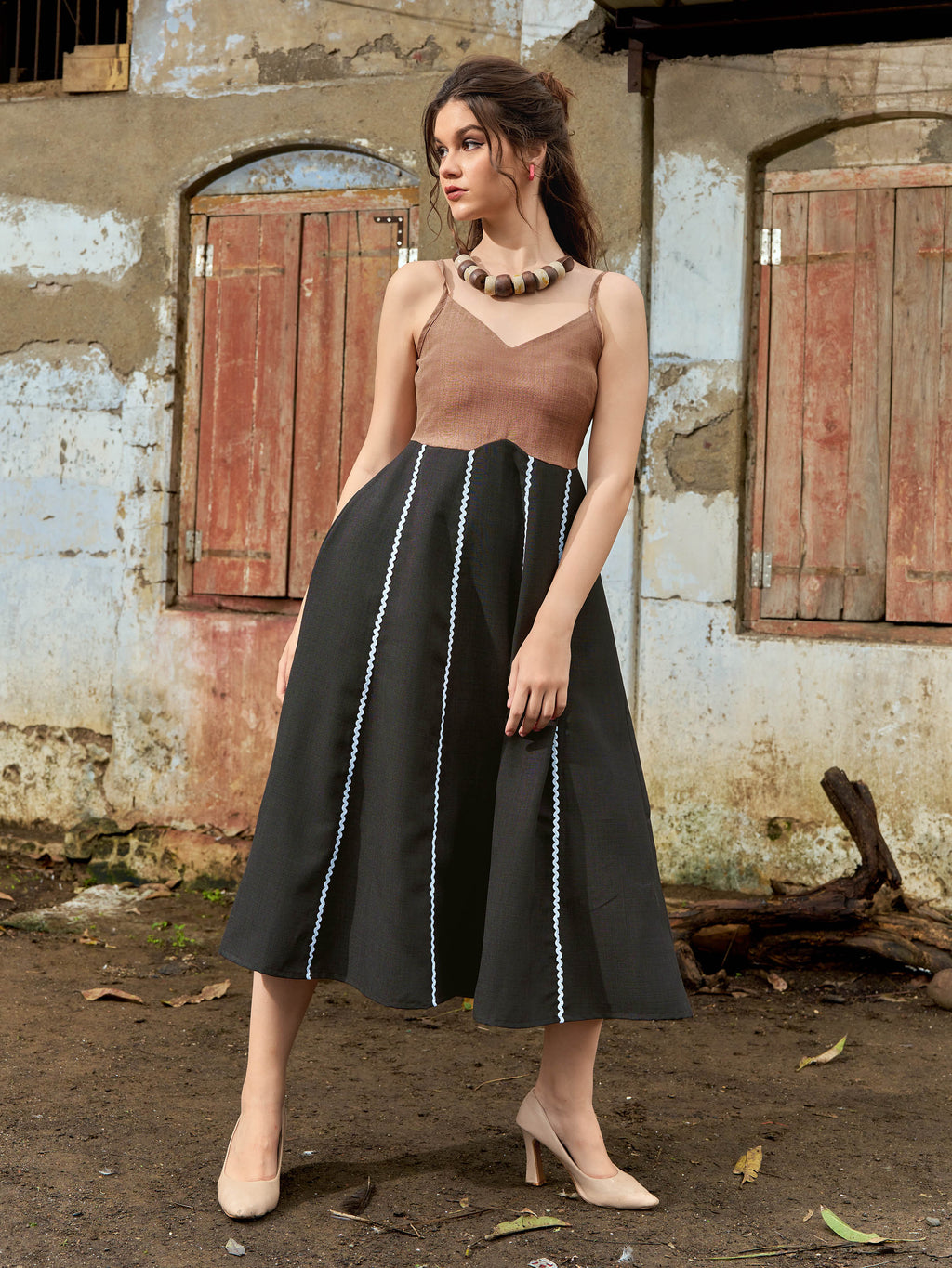 Midi Length Sleeveless Emblished Dress