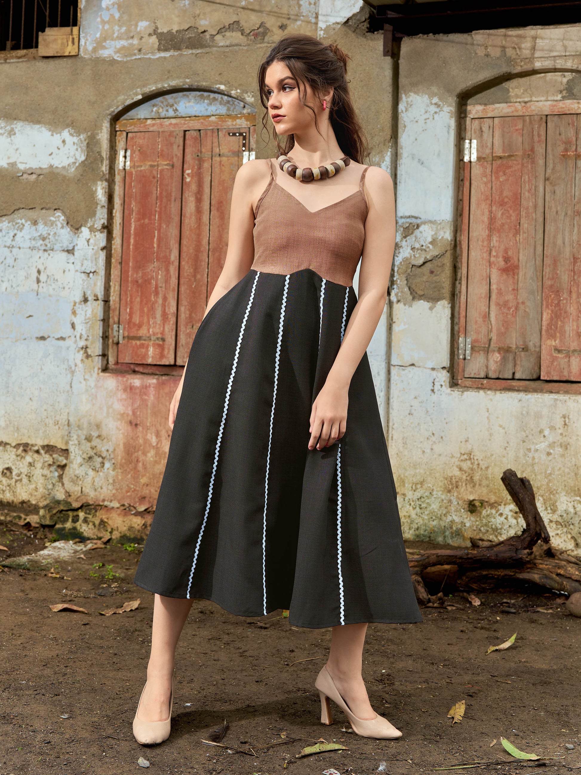 Midi Length Sleeveless Emblished Dress