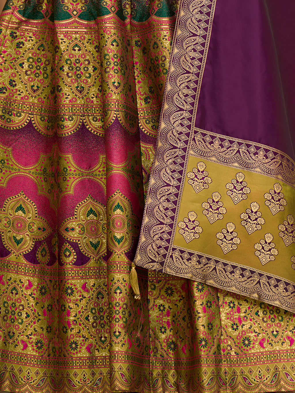 Women's Mehndi Kanjiwaram Lehengas