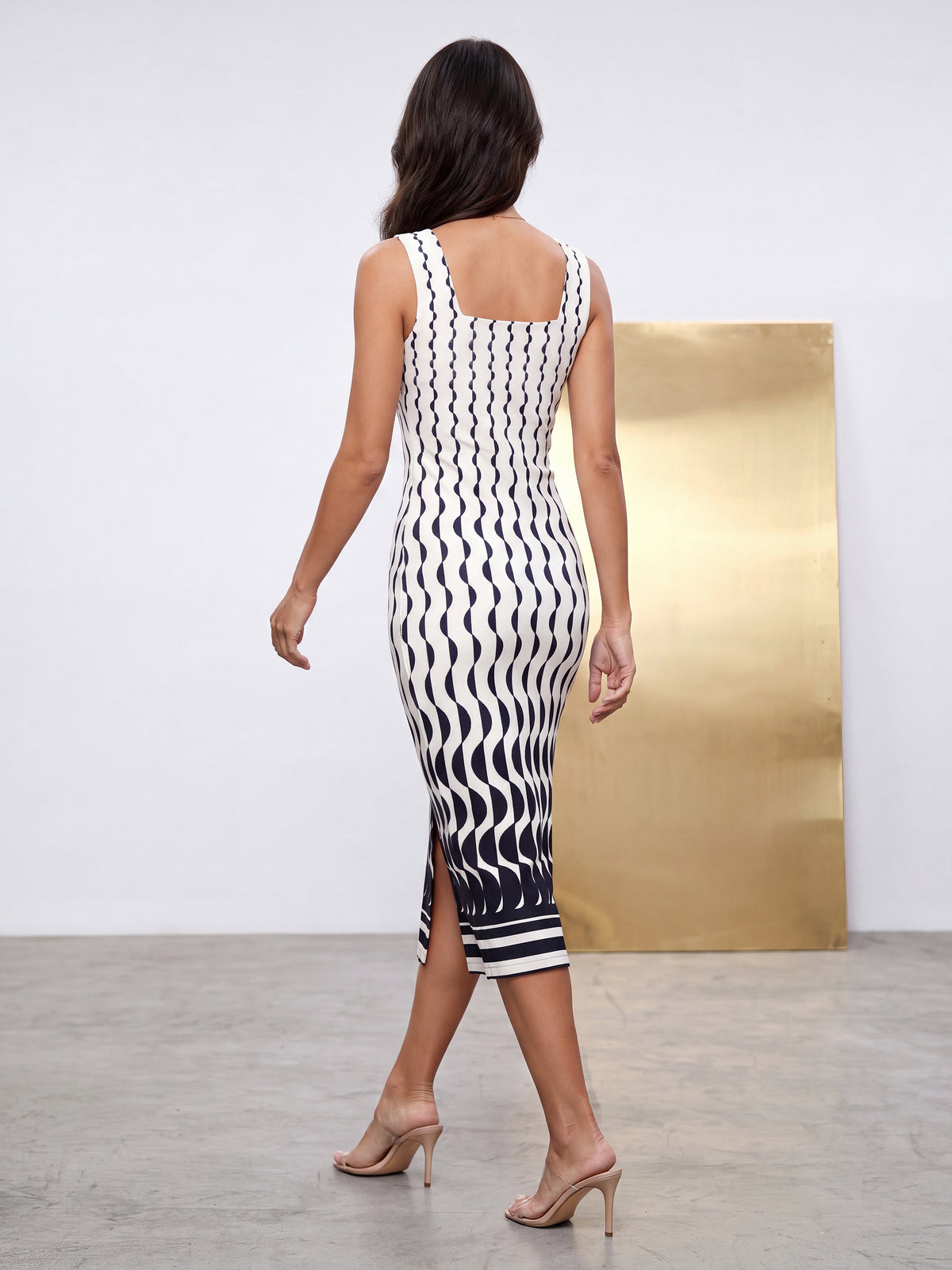 Printed Bodycon Midi Dress with Square Neck & Sleeveless Style