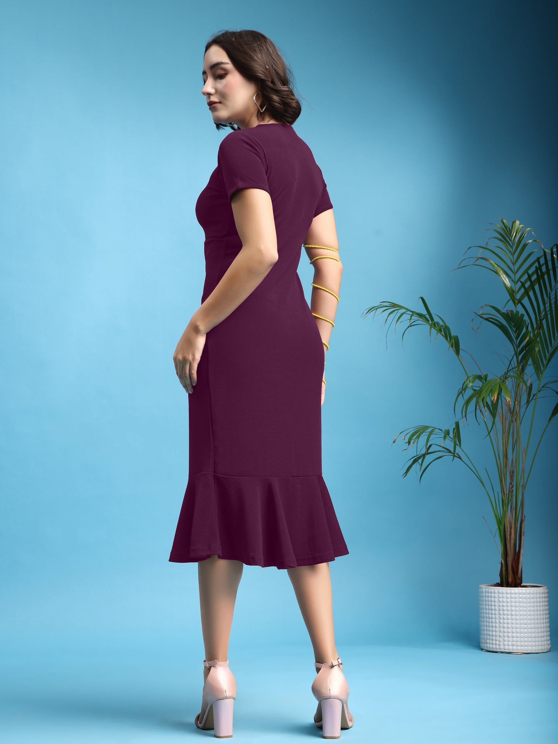 Bodycon Knee Length Regular Sleeves Round Neck Solid Dress