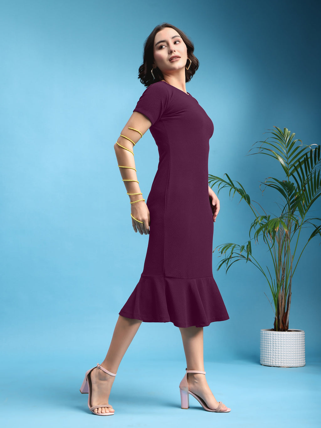 Bodycon Knee Length Regular Sleeves Round Neck Solid Dress