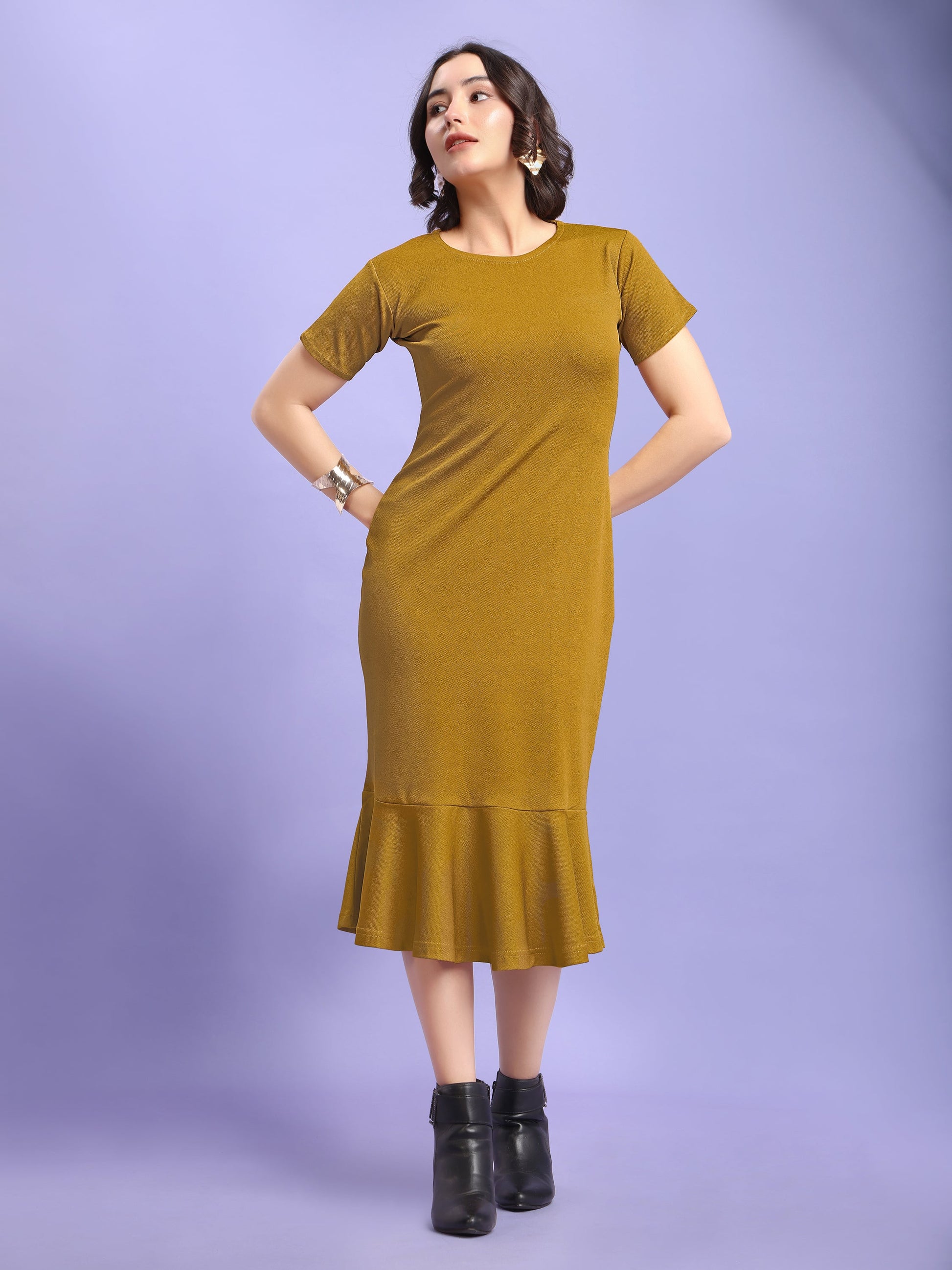 Bodycon Knee Length Regular Sleeves Round Neck Solid Dress