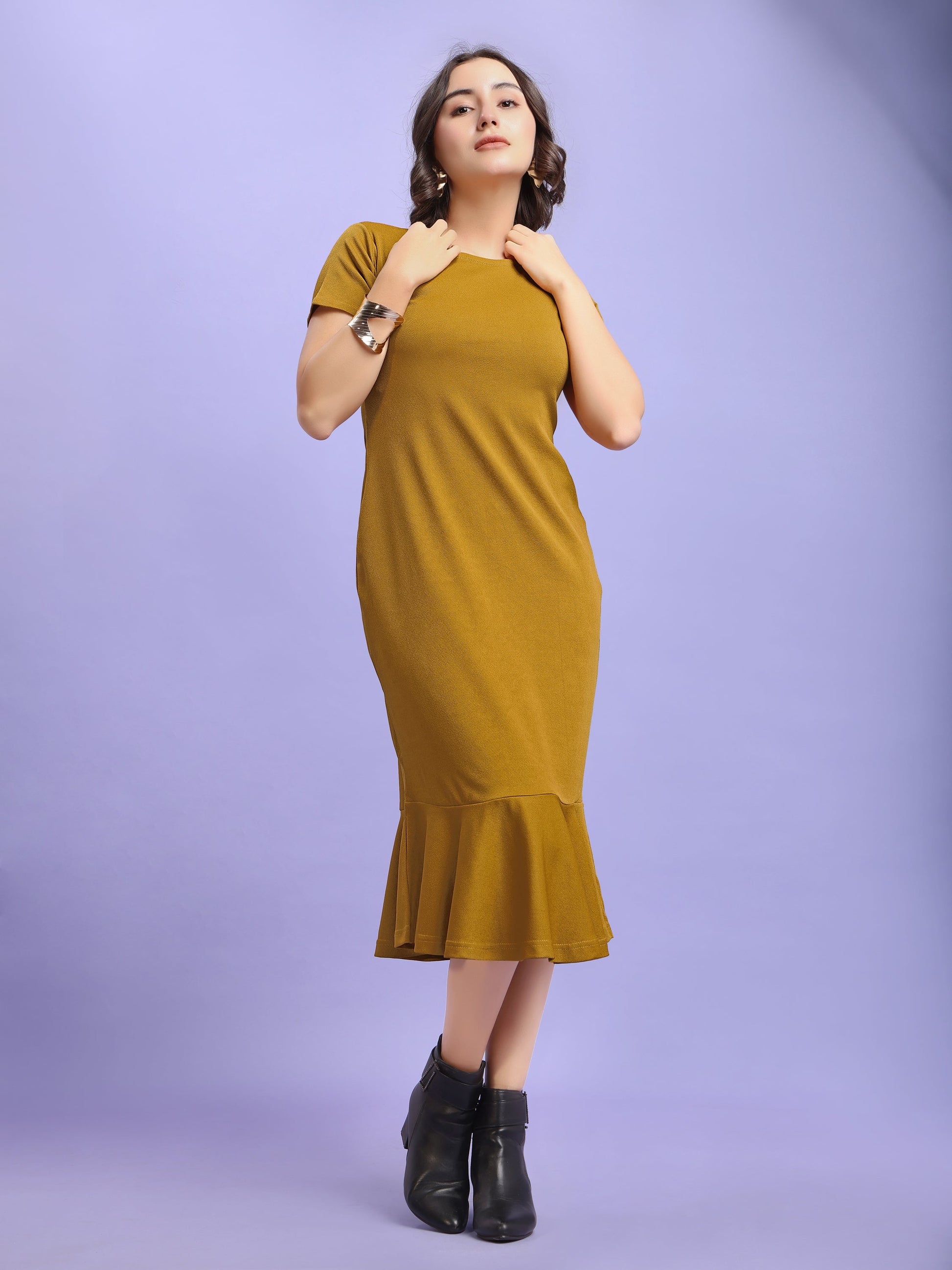 Bodycon Knee Length Regular Sleeves Round Neck Solid Dress