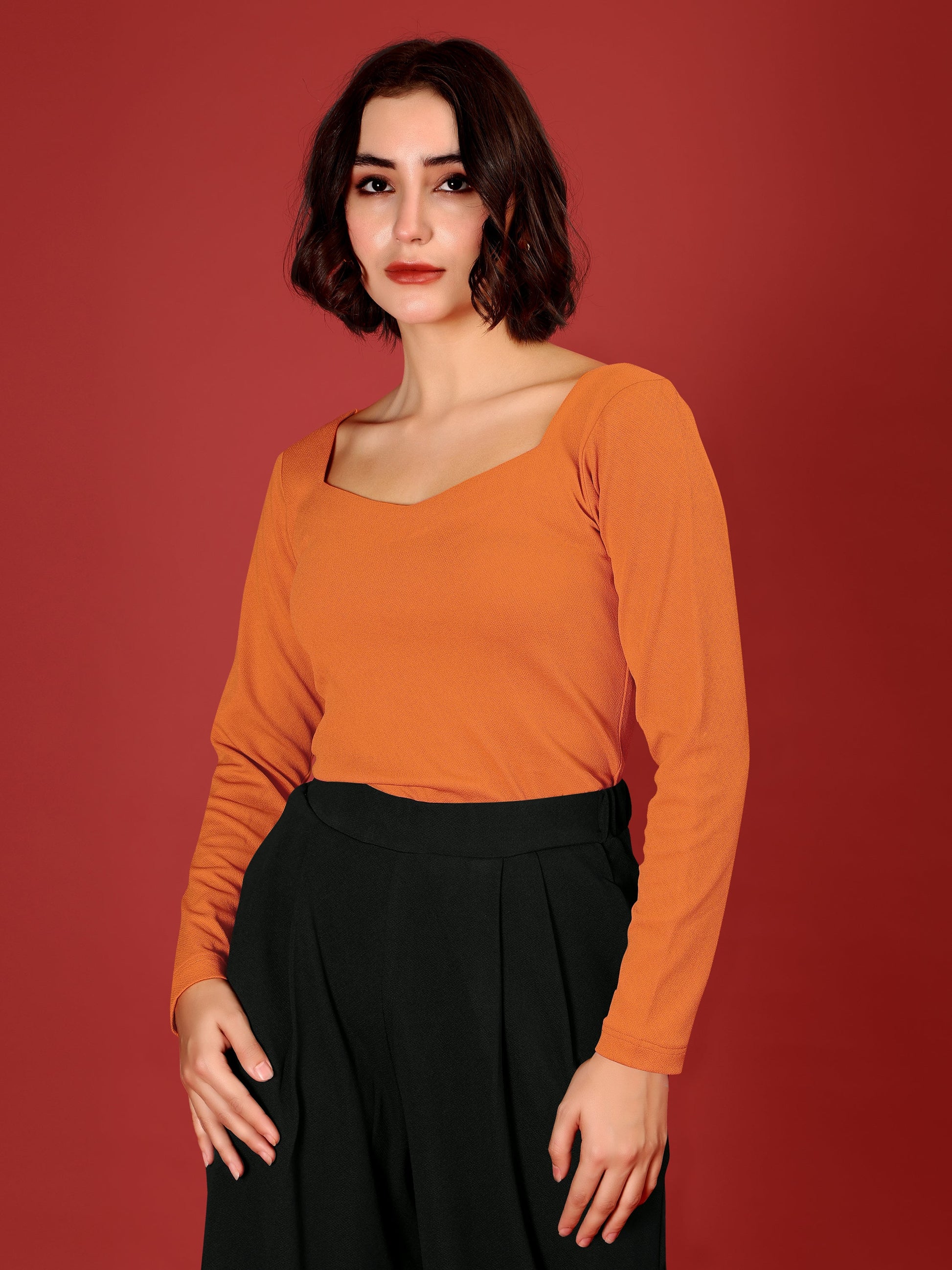 Women Fitted Tee Full Sleeve sweetheart Straight Solid Top