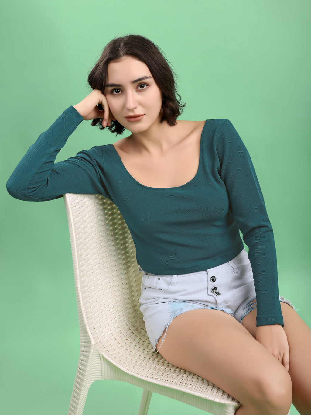 Women Slim Fit Full Sleeve Round Straight Solid Top