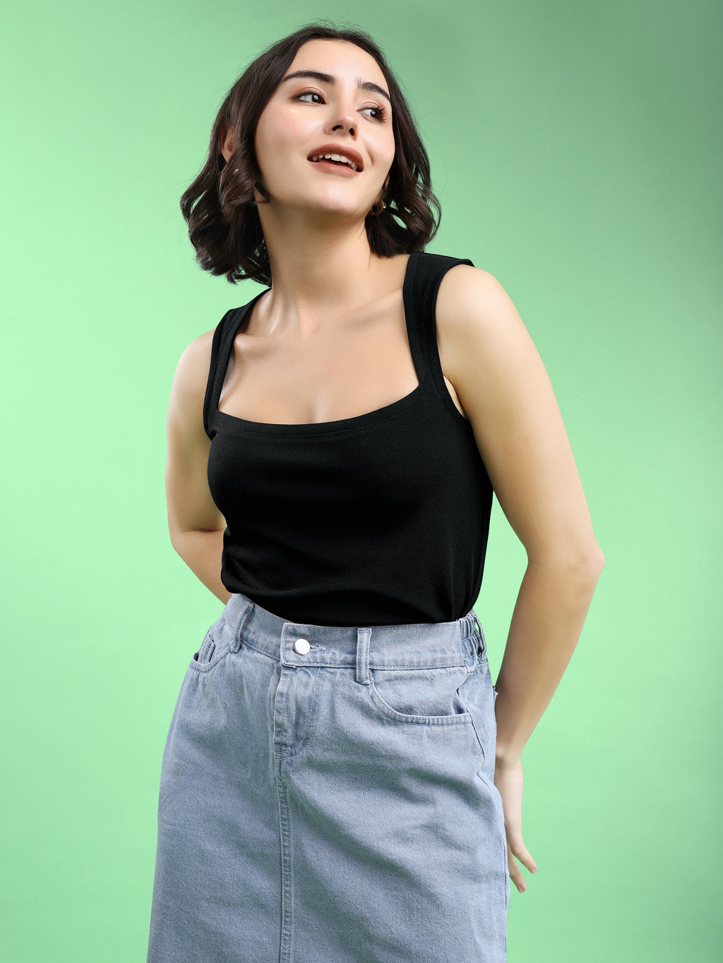 Sleeveless Straight Solid Top