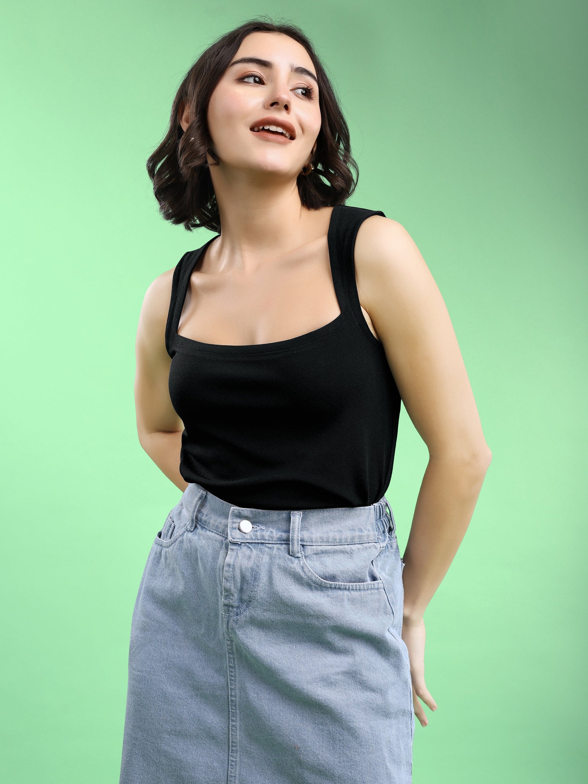 Sleeveless Straight Solid Top