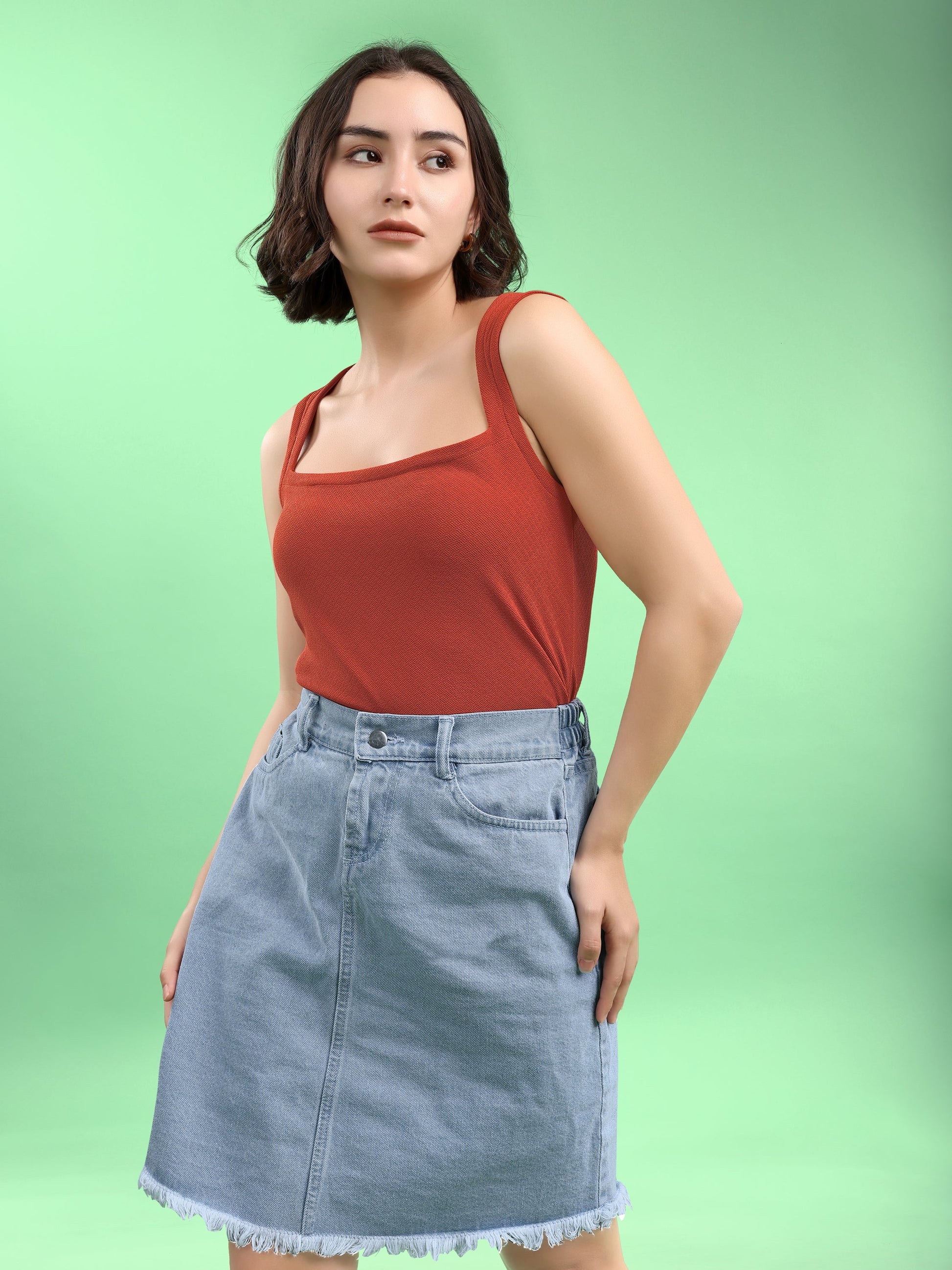 Sleeveless Straight Solid Top