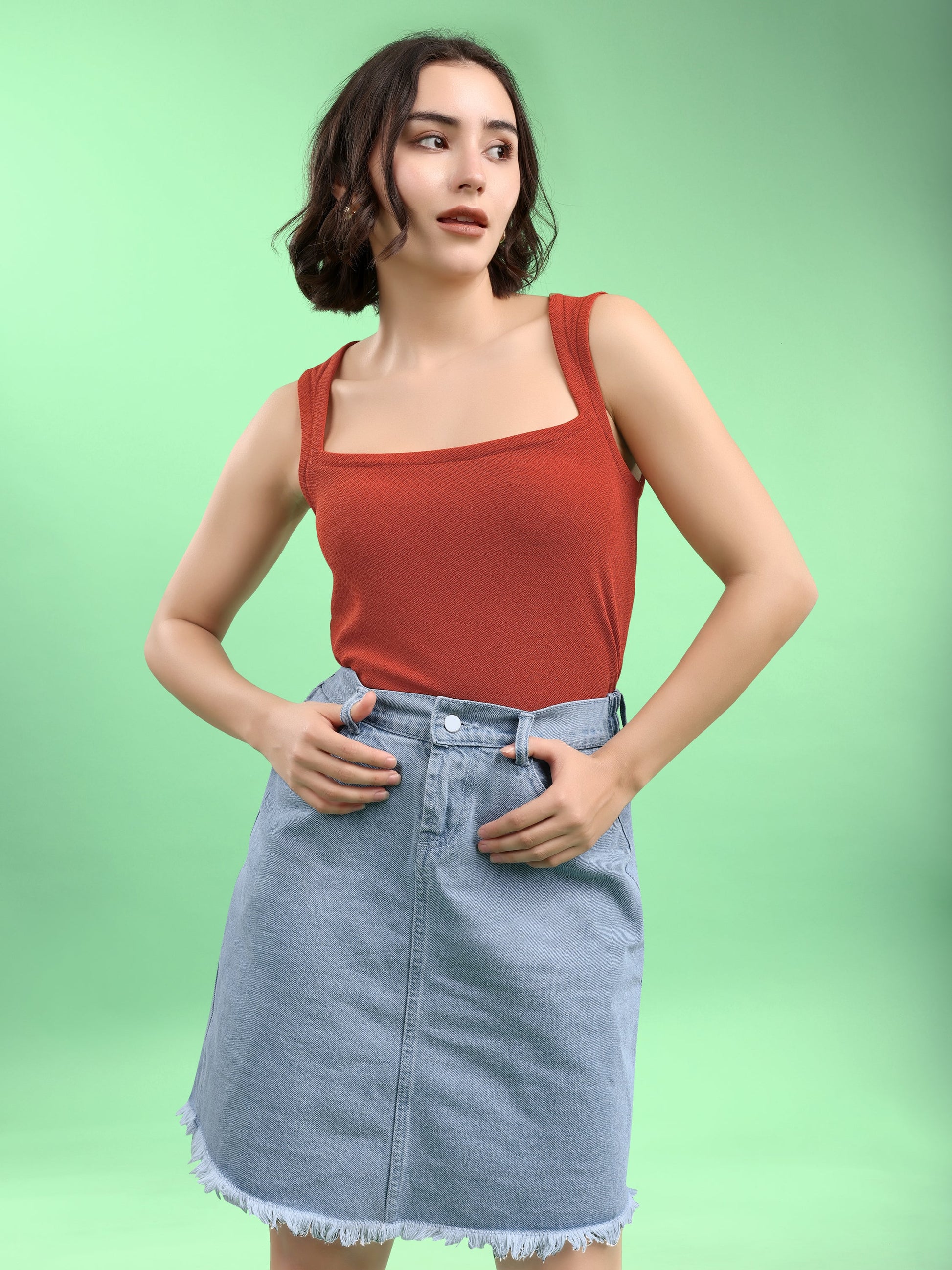 Sleeveless Straight Solid Top