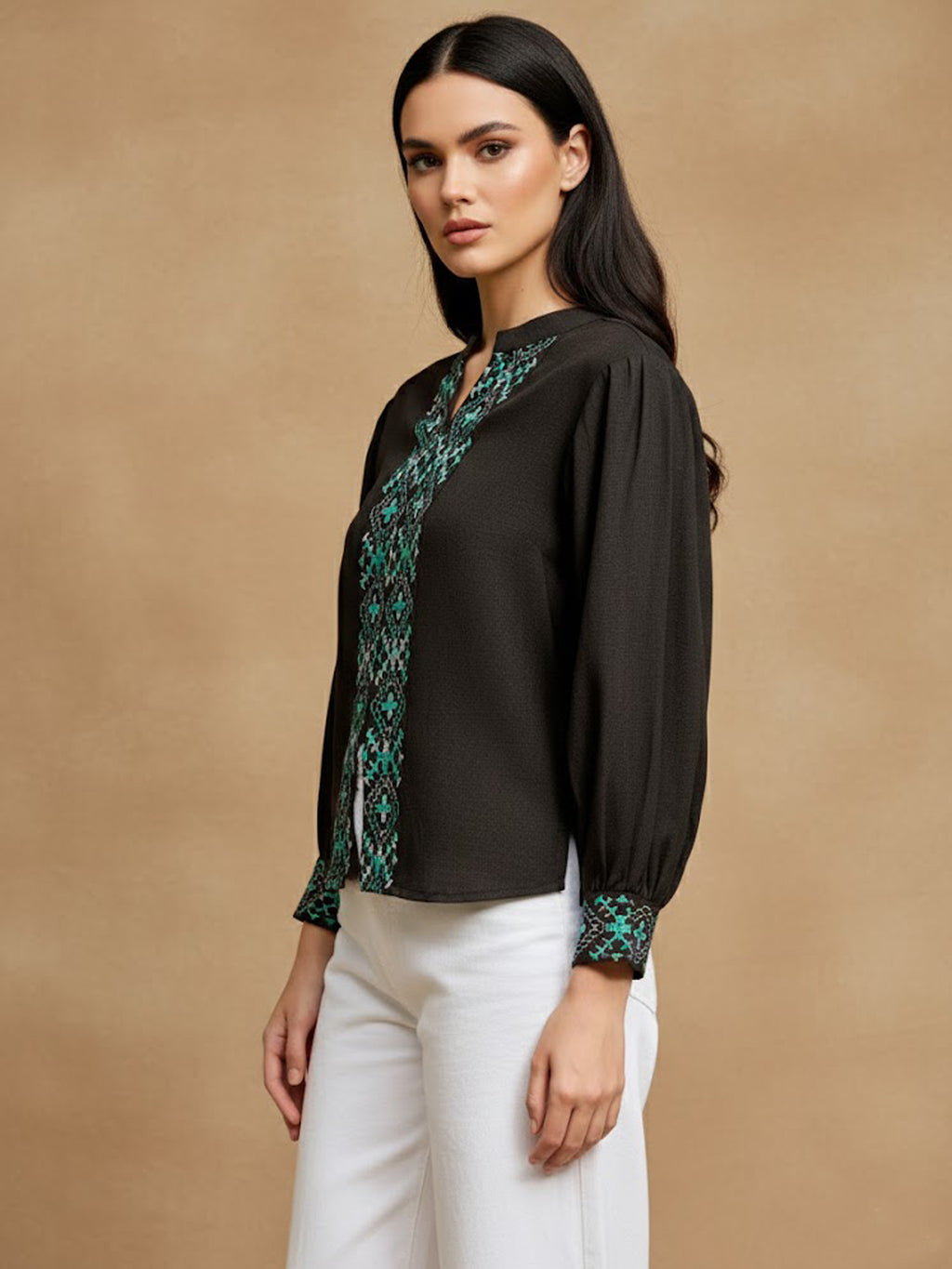 Sleeveless Embroidary Shirt