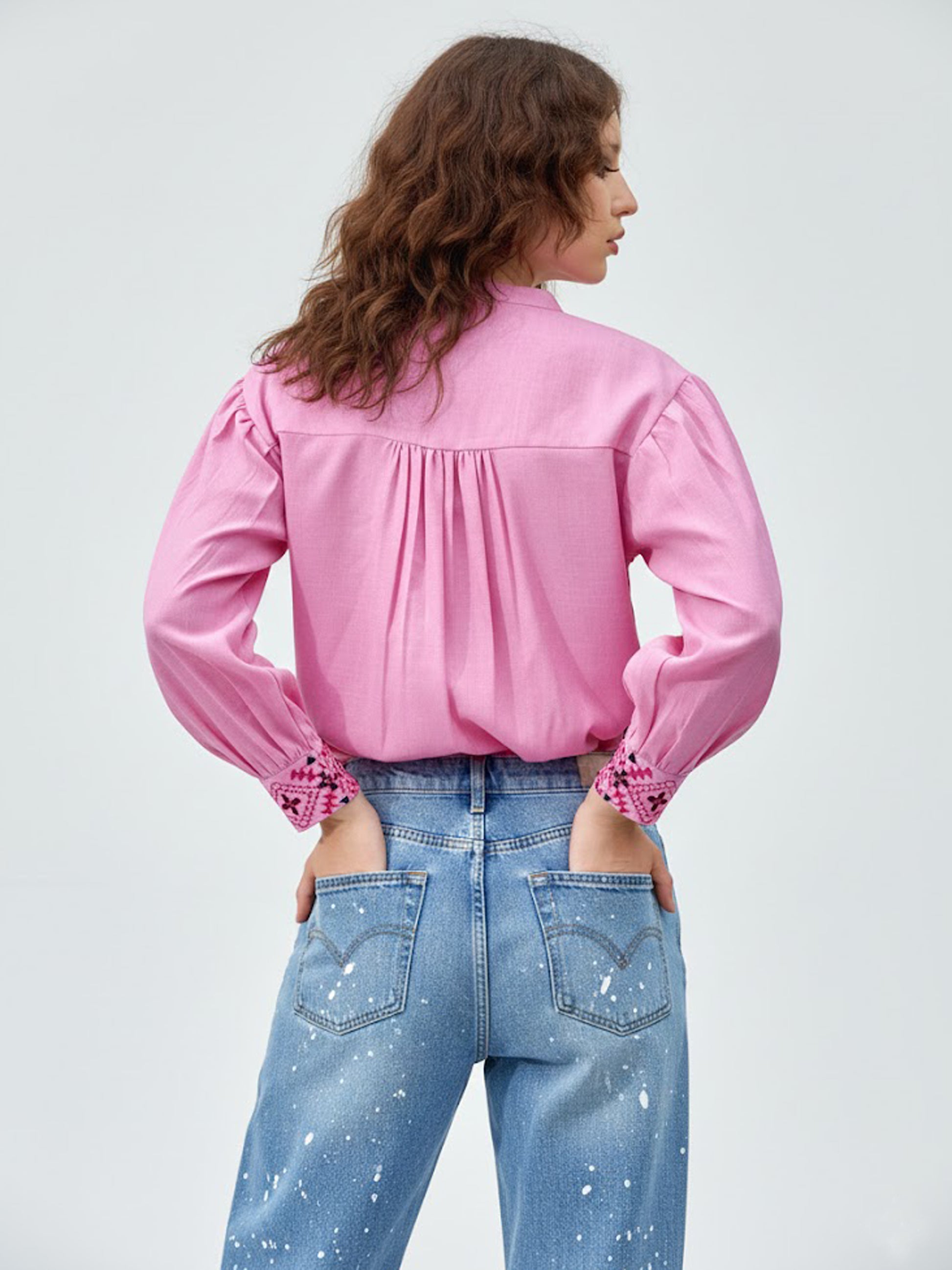 Sleeveless Embroidary Shirt