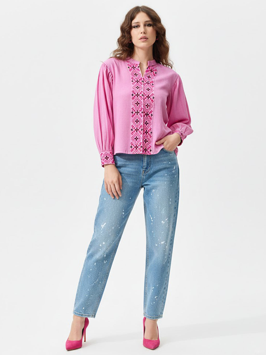 Sleeveless Embroidary Shirt