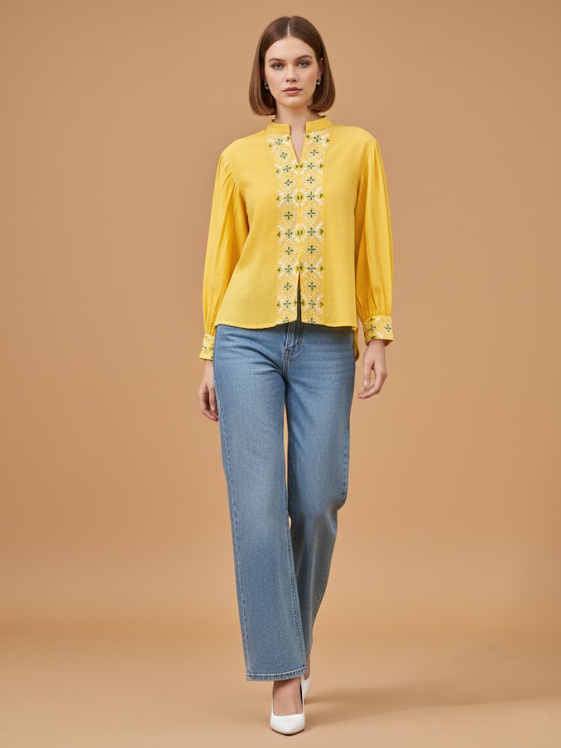Sleeveless Embroidary Shirt