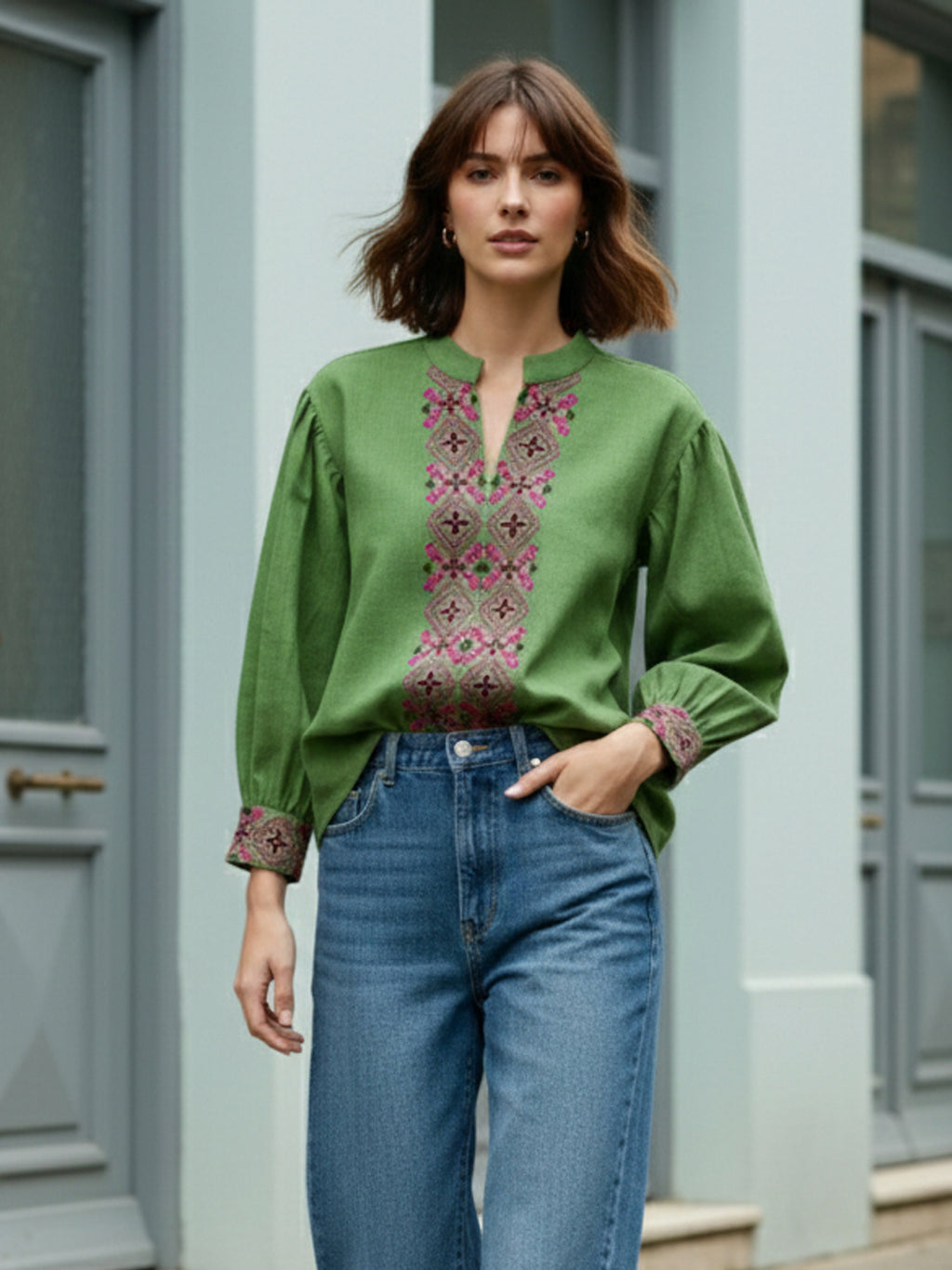 Sleeveless Embroidary Shirt