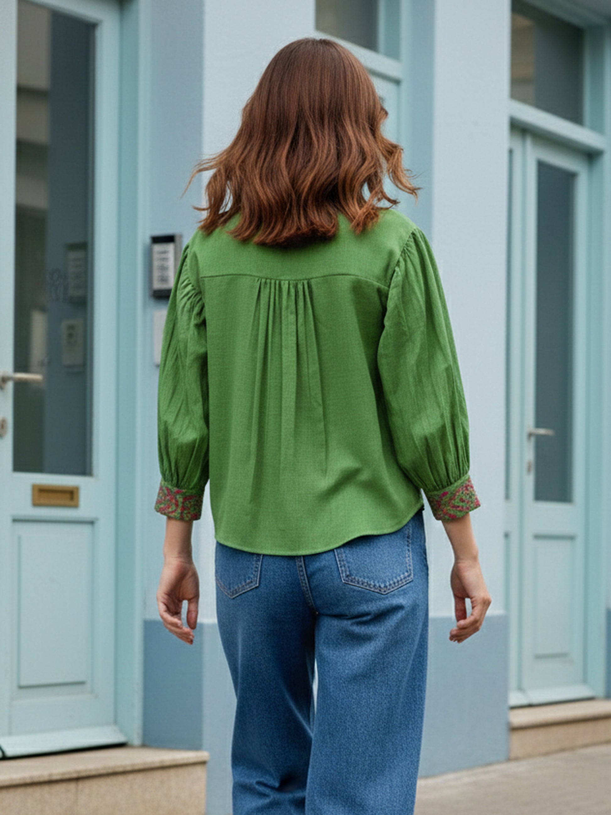 Sleeveless Embroidary Shirt