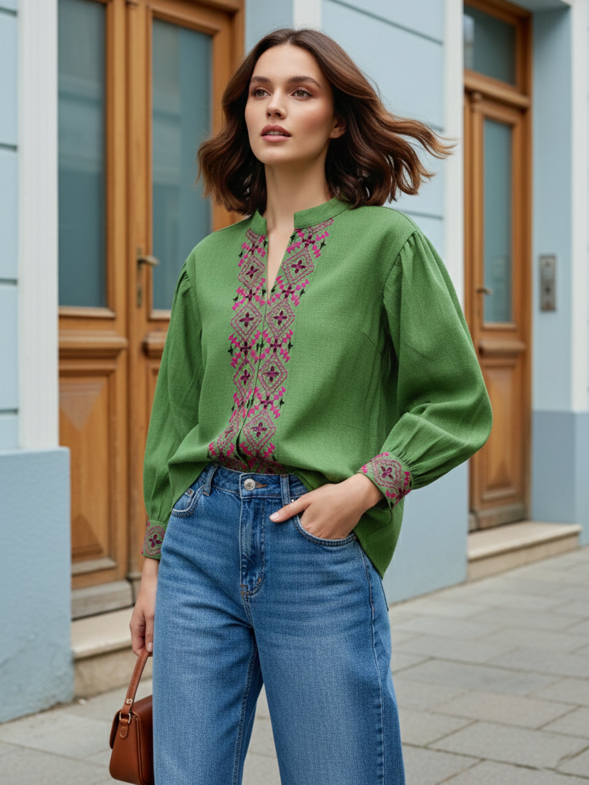 Sleeveless Embroidary Shirt