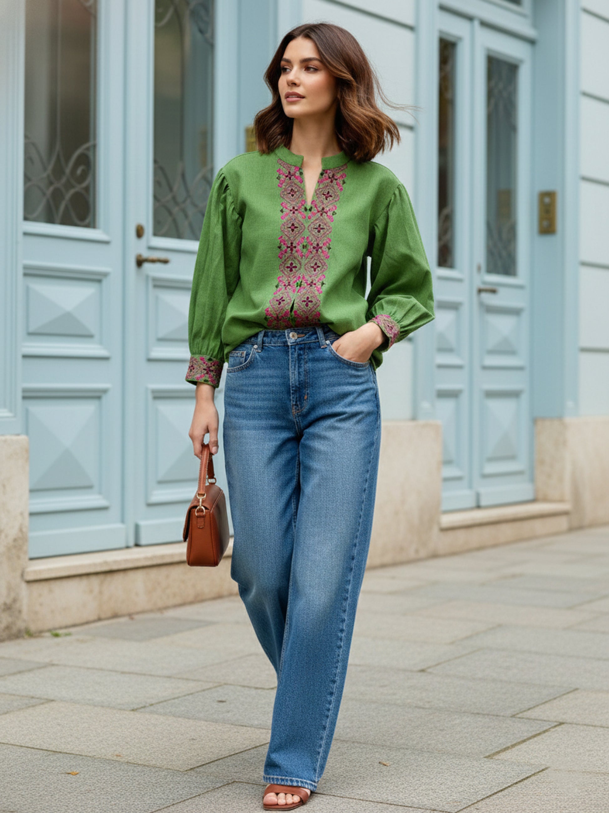 Sleeveless Embroidary Shirt