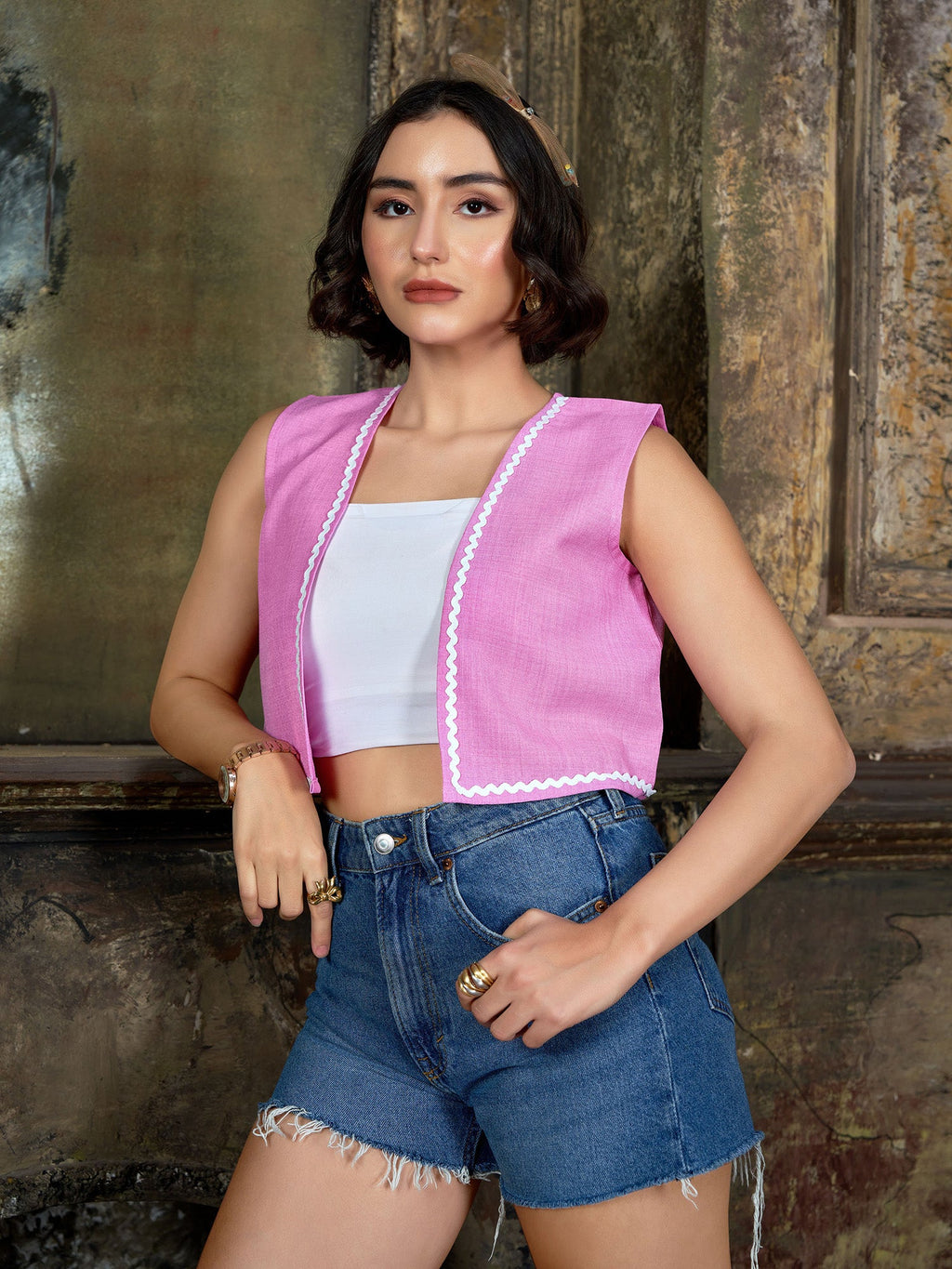 Sleeveless Embroidary Shirt