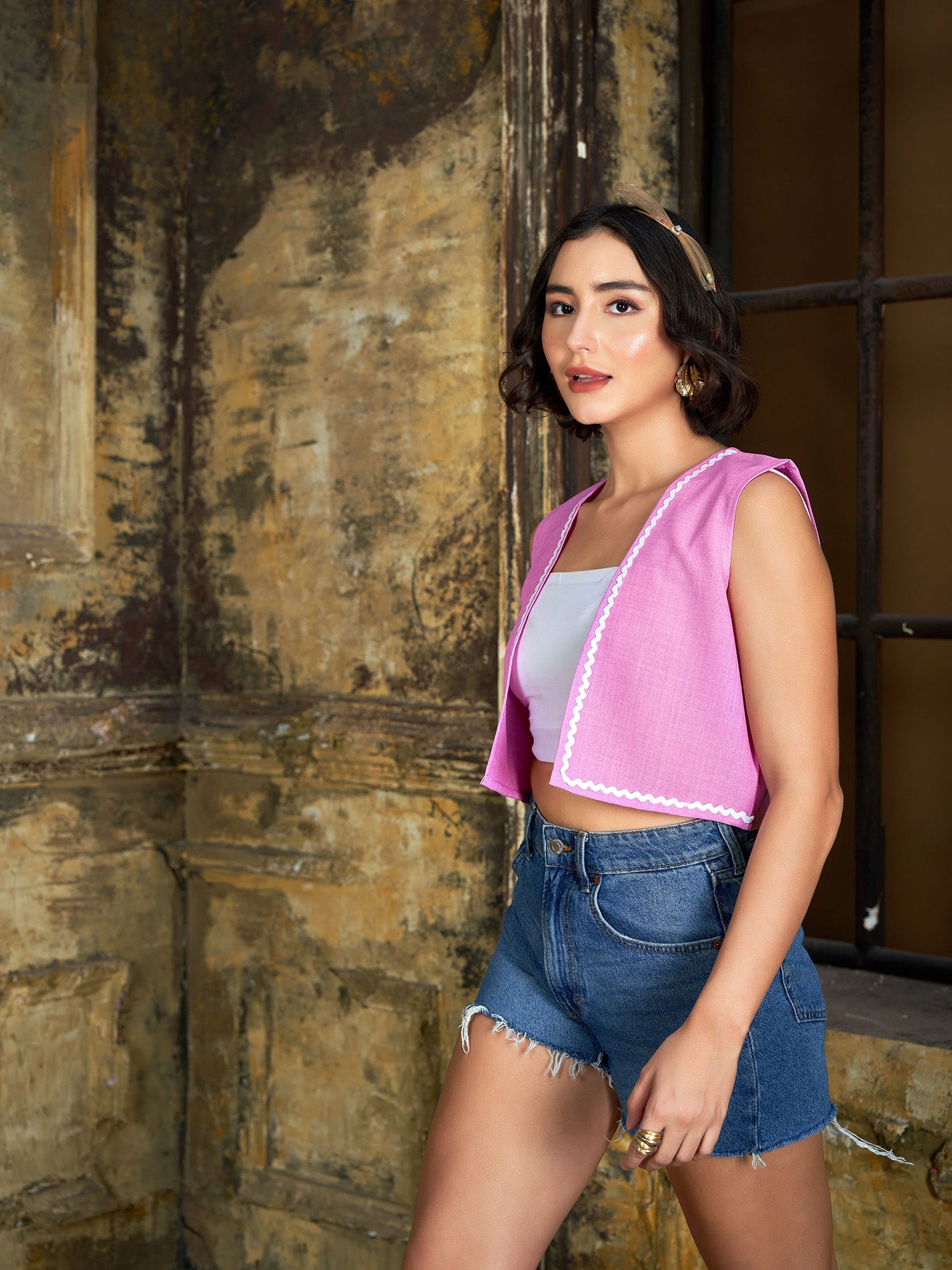 Sleeveless Embroidary Shirt