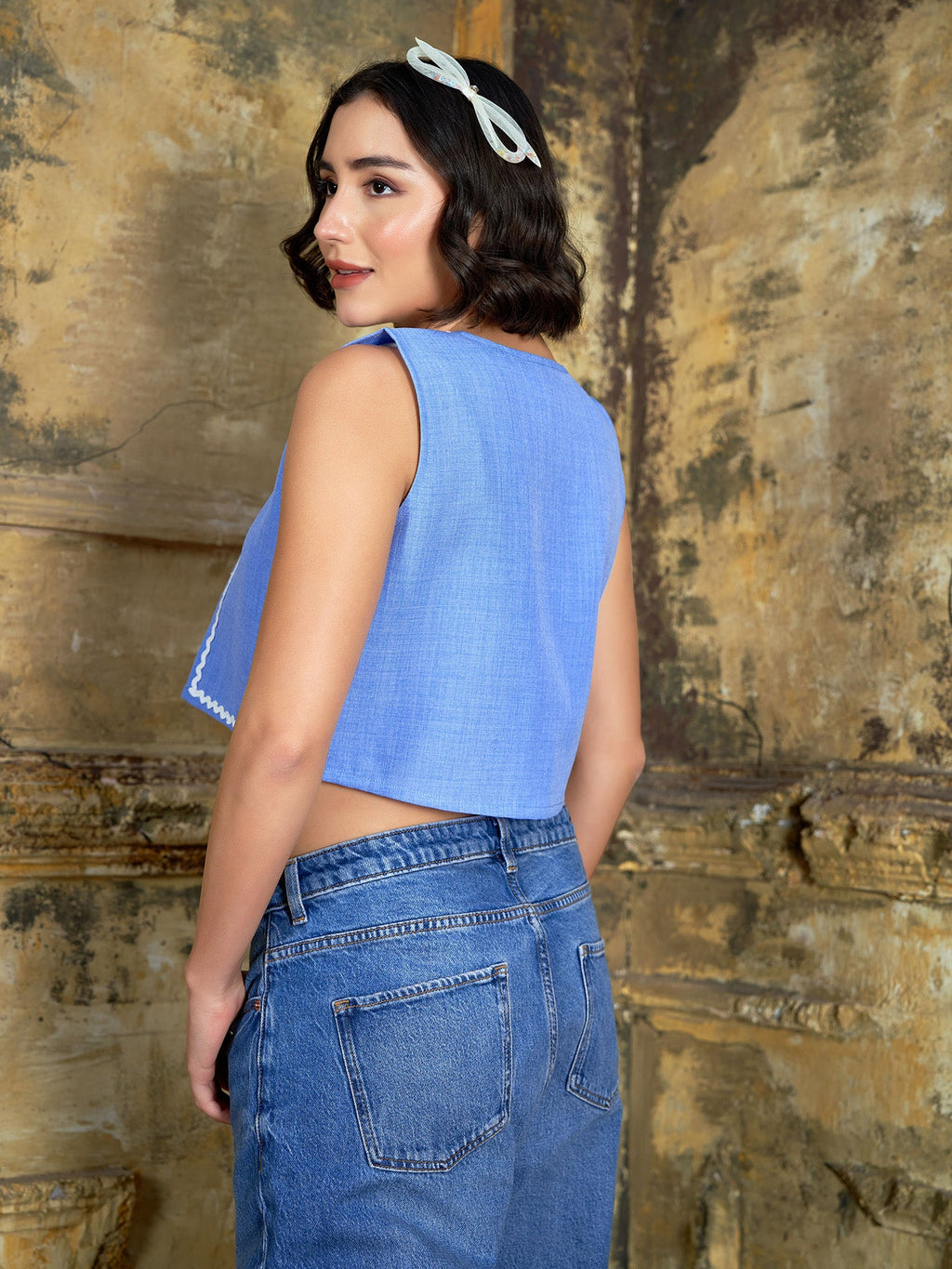 Sleeveless Embroidary Shirt