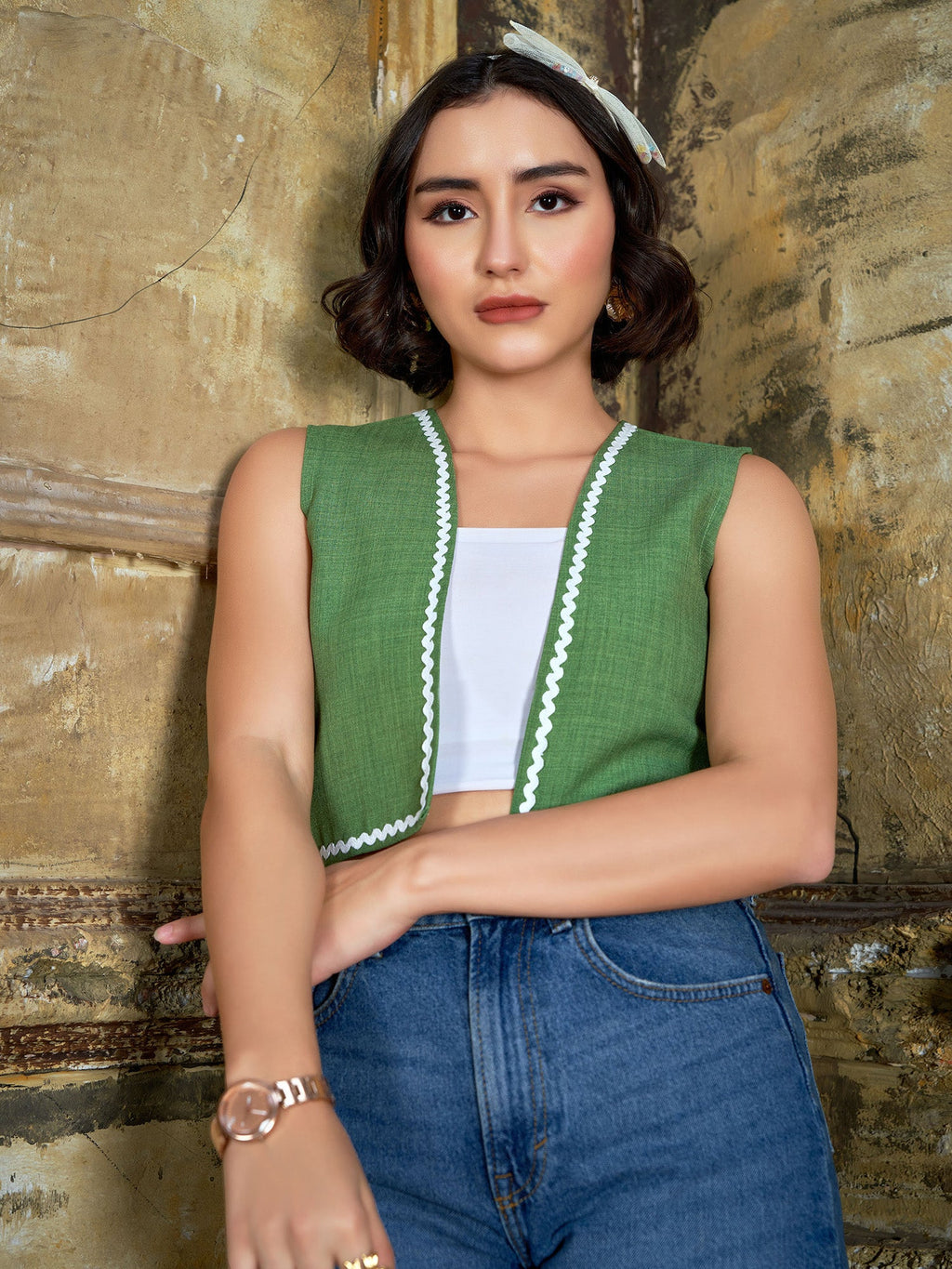 Sleeveless Embroidary Shirt