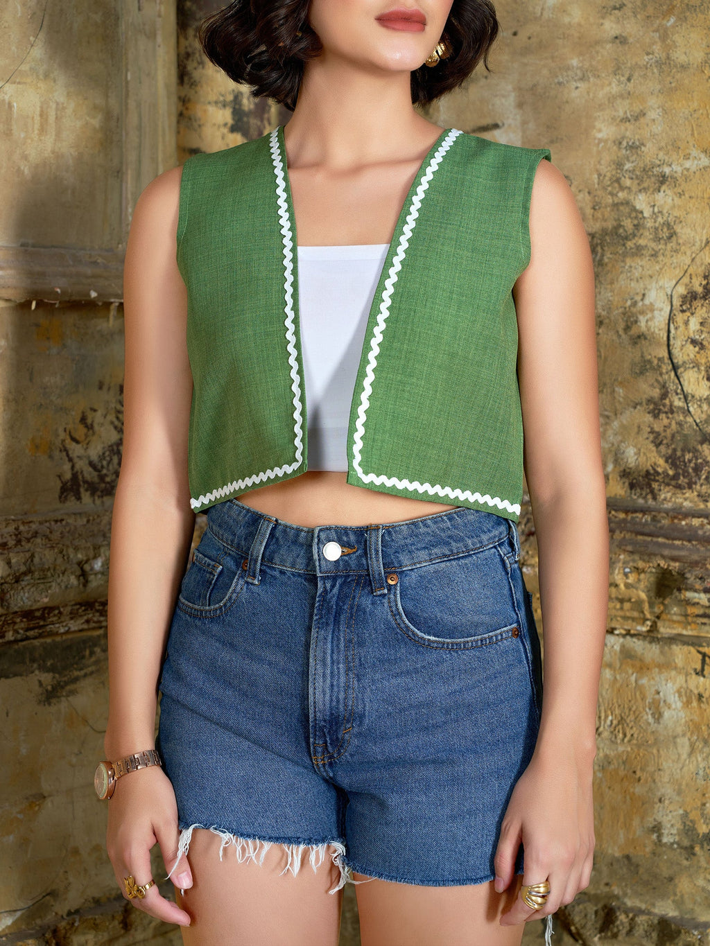 Sleeveless Embroidary Shirt