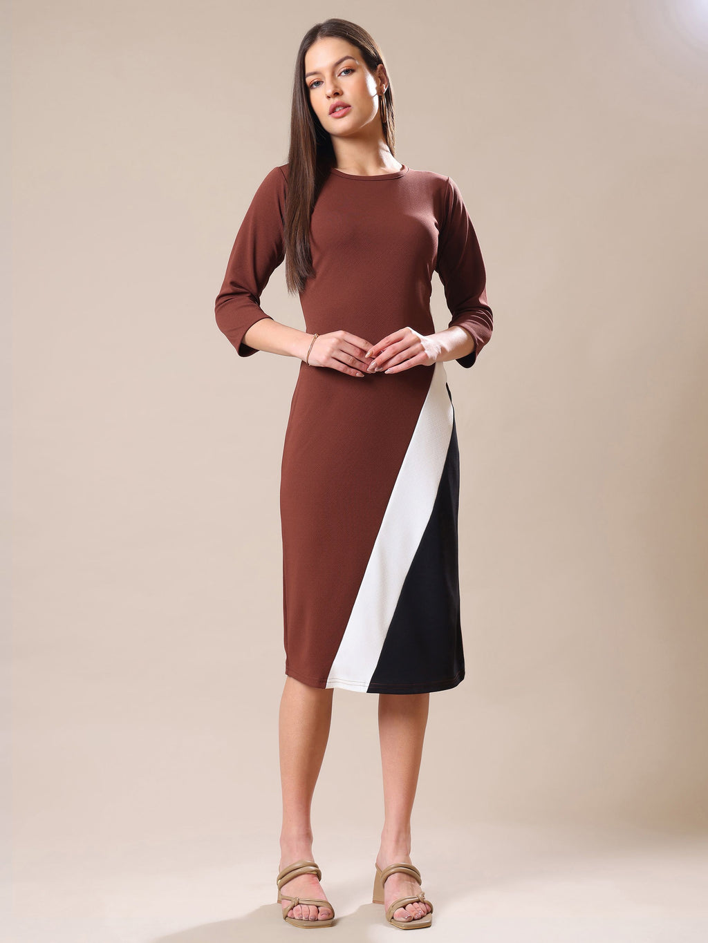 Women's Round Neck Bodycone Solid Print Black Dress