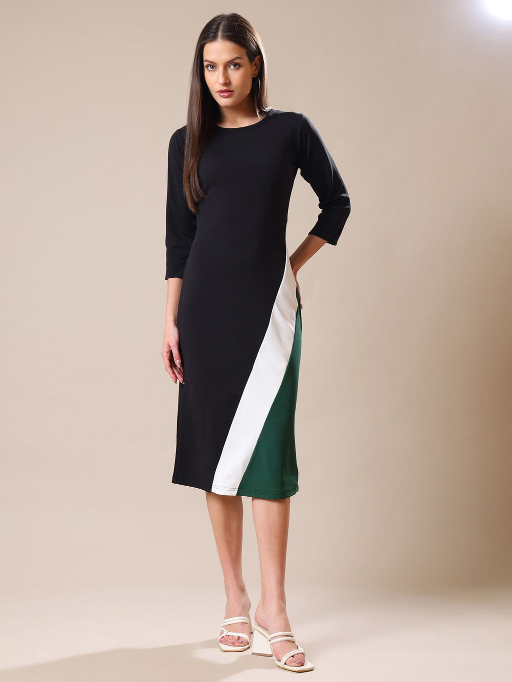 Women's Round Neck Bodycone Solid Print Green Dress