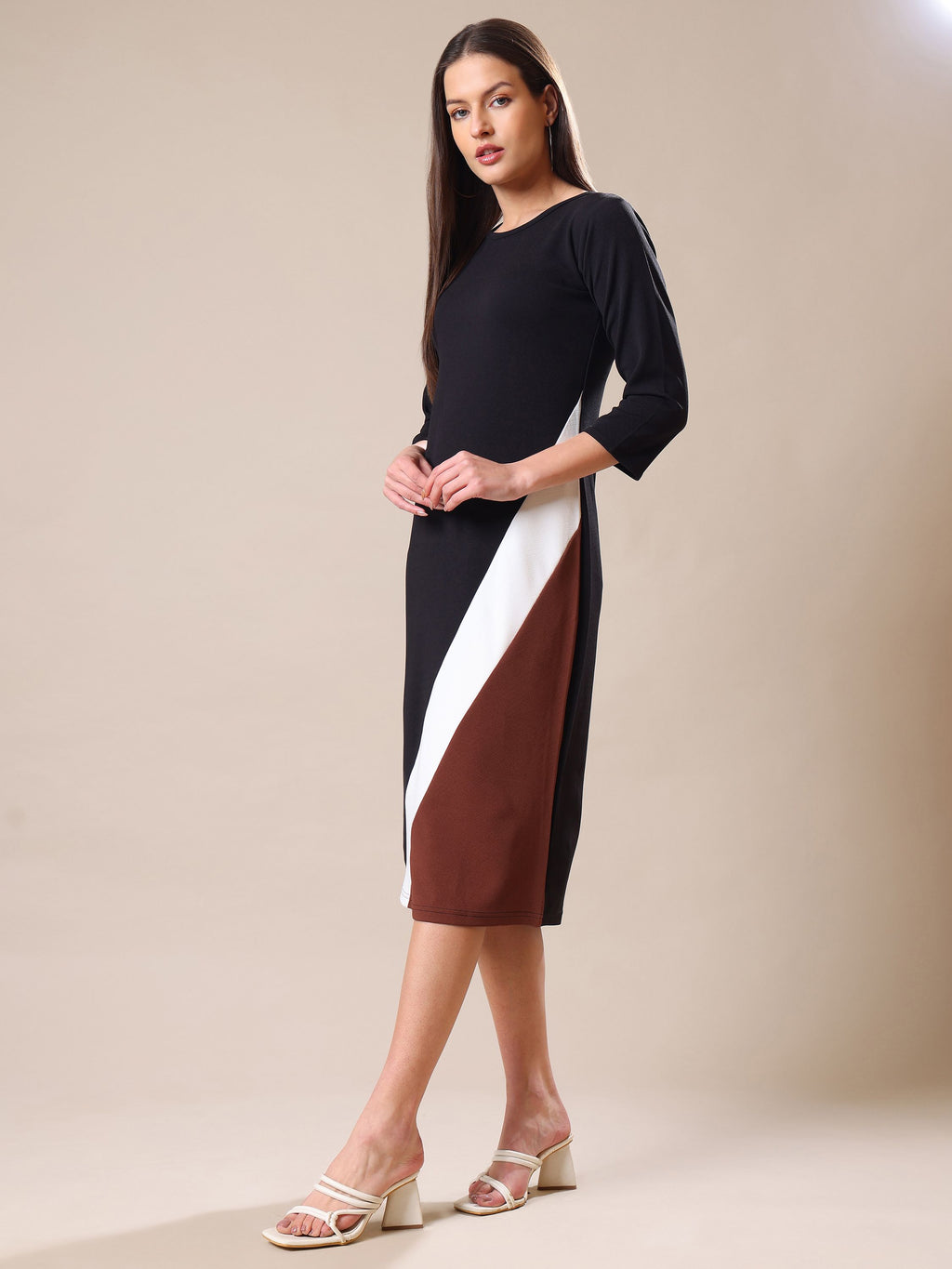 Women's Round Neck Bodycone Solid Print Brown Dress