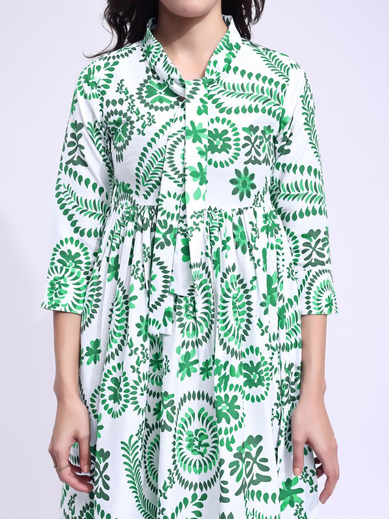 Women's Green Fit & Flared Midi Regular Sleevee Dress