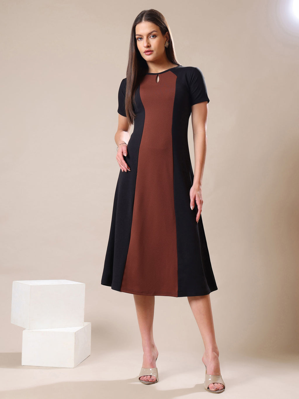 Women's Round Neck Short Sleeve Black Dress