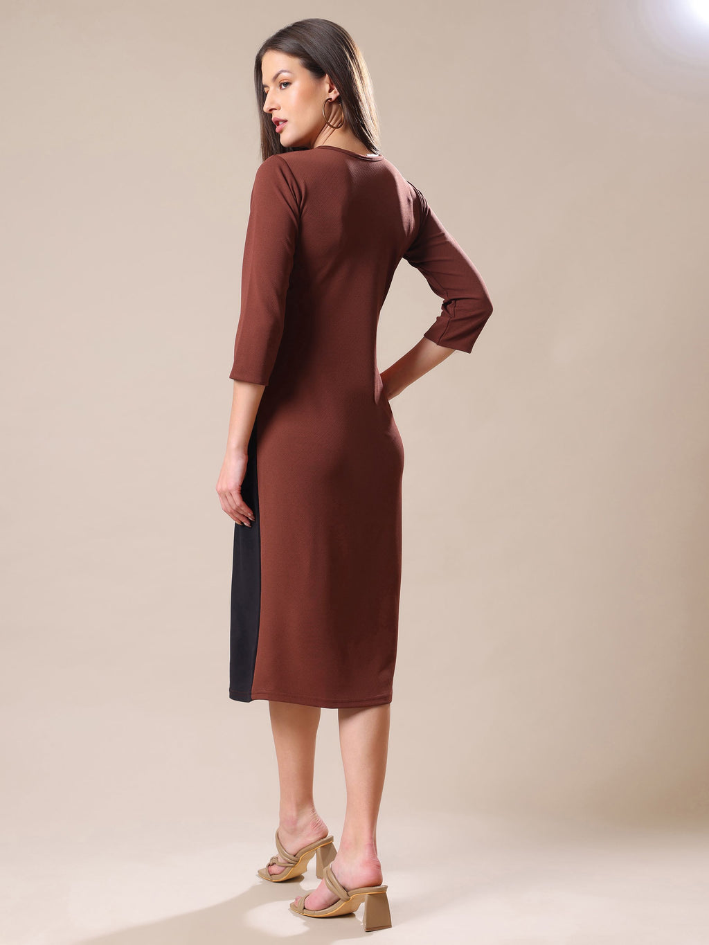 Women's Round Neck Bodycone Solid Print Black Dress