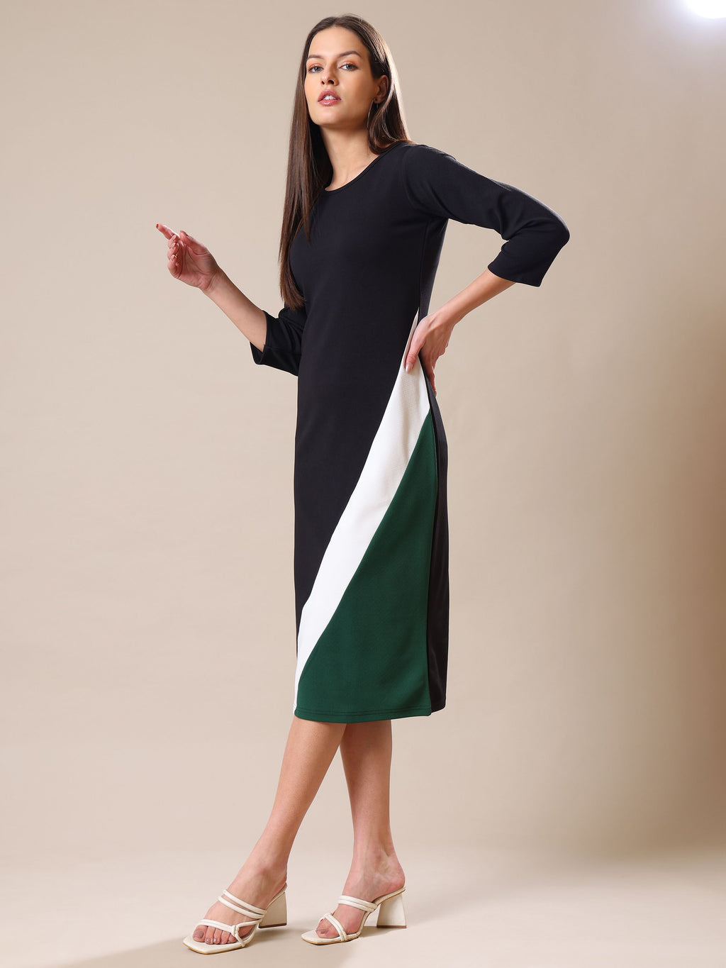 Women's Round Neck Bodycone Solid Print Green Dress