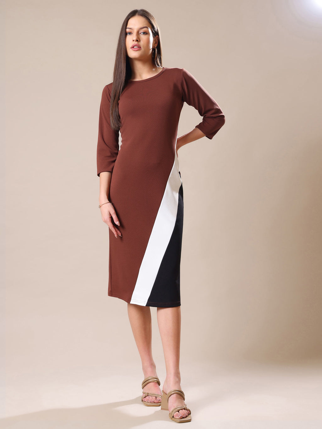 Women's Round Neck Bodycone Solid Print Black Dress