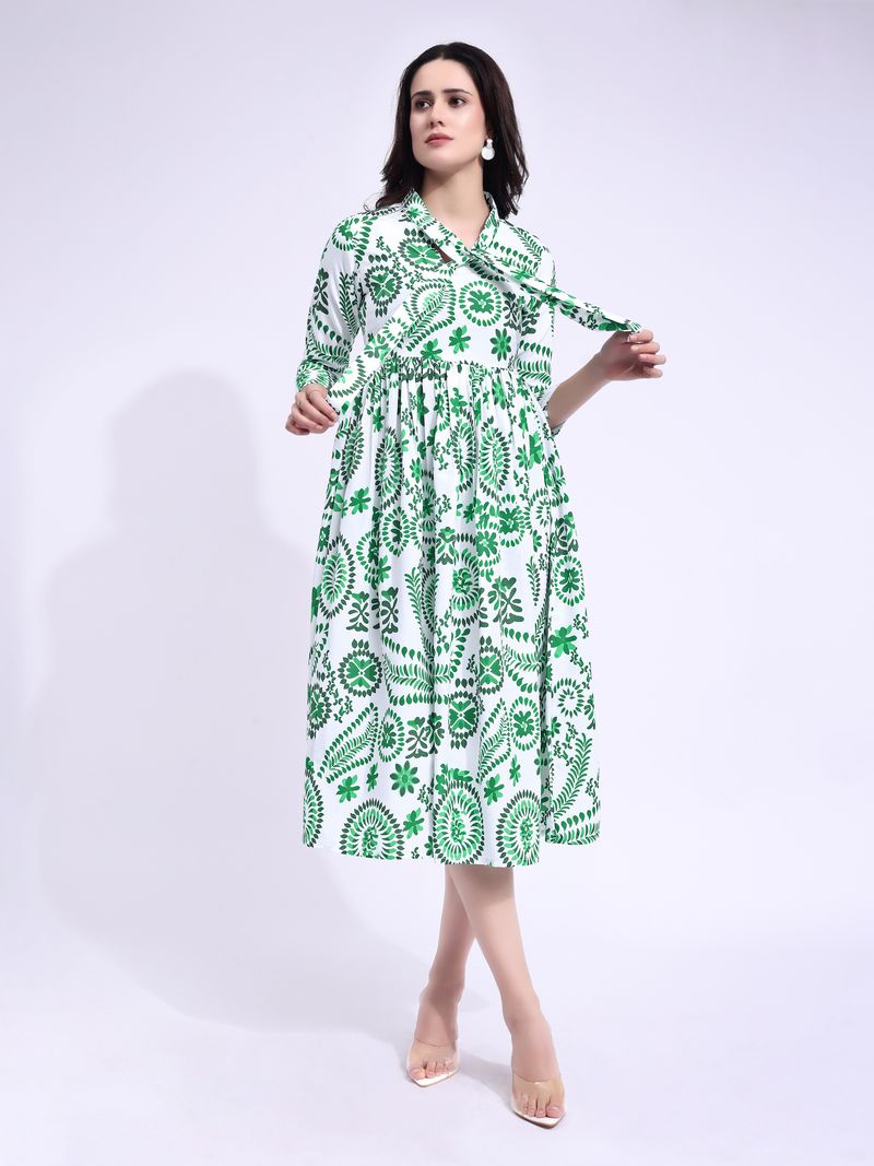 Women's Green Fit & Flared Midi Regular Sleevee Dress