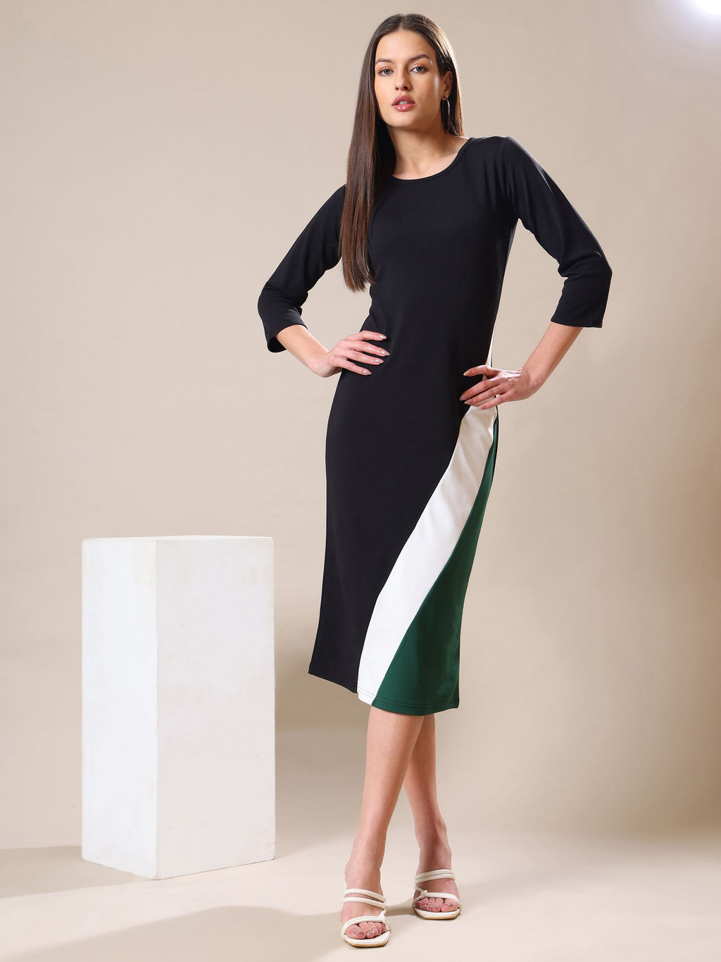 Women's Round Neck Bodycone Solid Print Green Dress