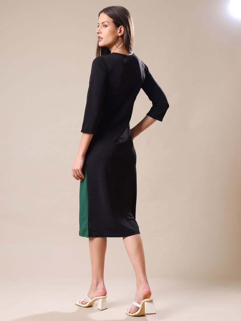 Women's Round Neck Bodycone Solid Print Green Dress