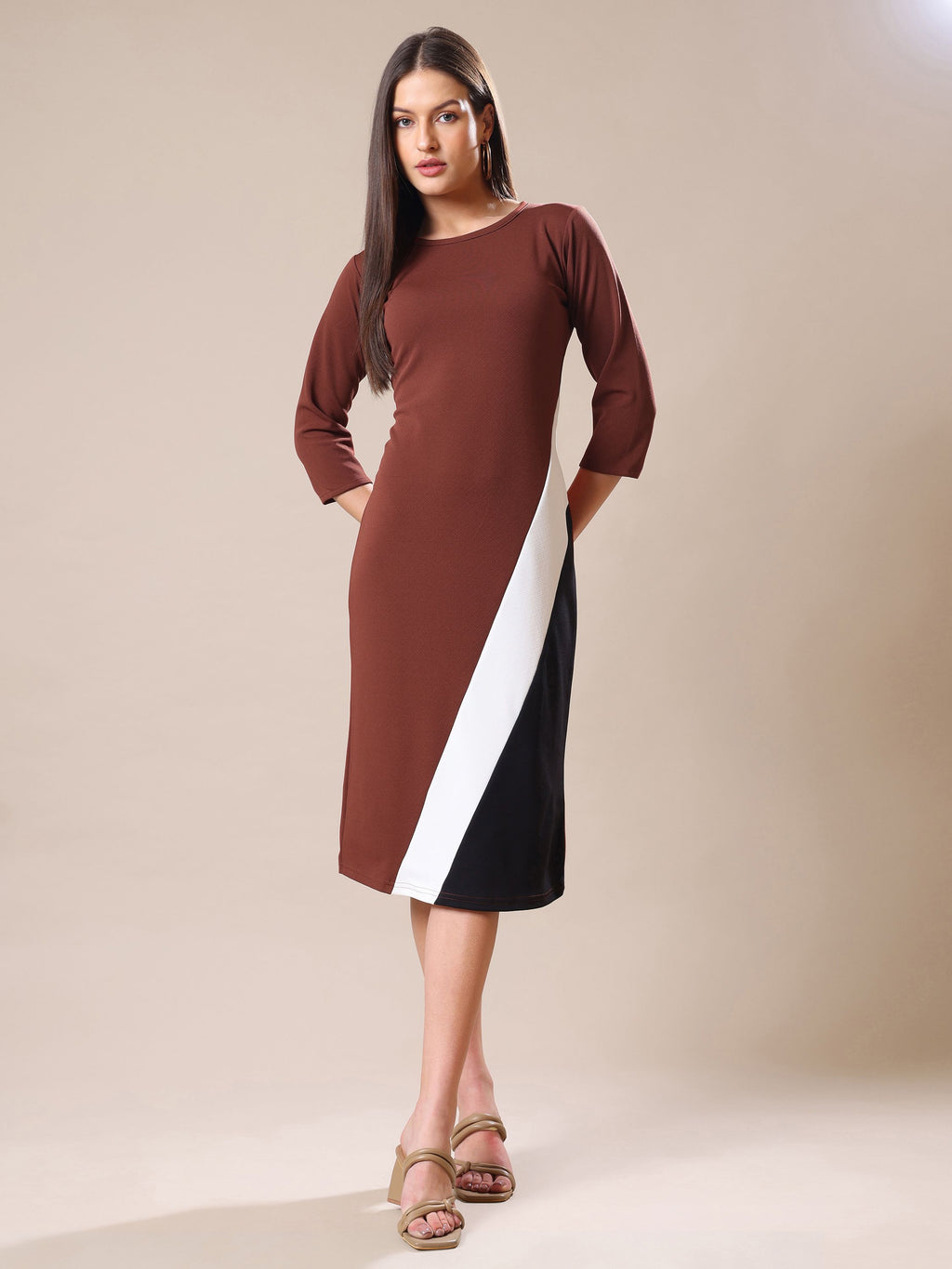 Women's Round Neck Bodycone Solid Print Black Dress